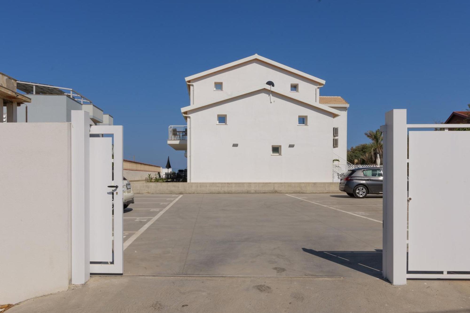 Astro Apartments With Direct Access On The Sea Of Noto Heritage Of Unesco ภายนอก รูปภาพ
